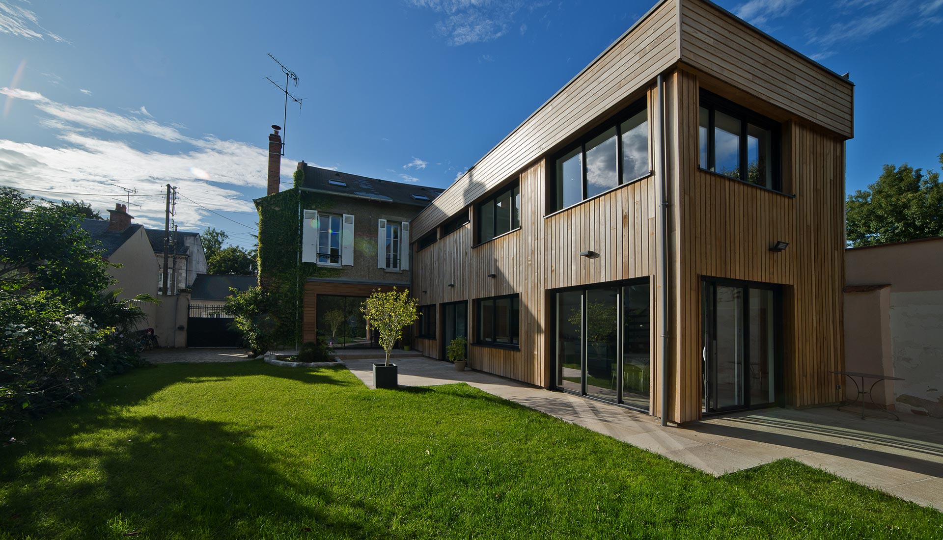 Extension, toiture bois & terrasse végétalisée